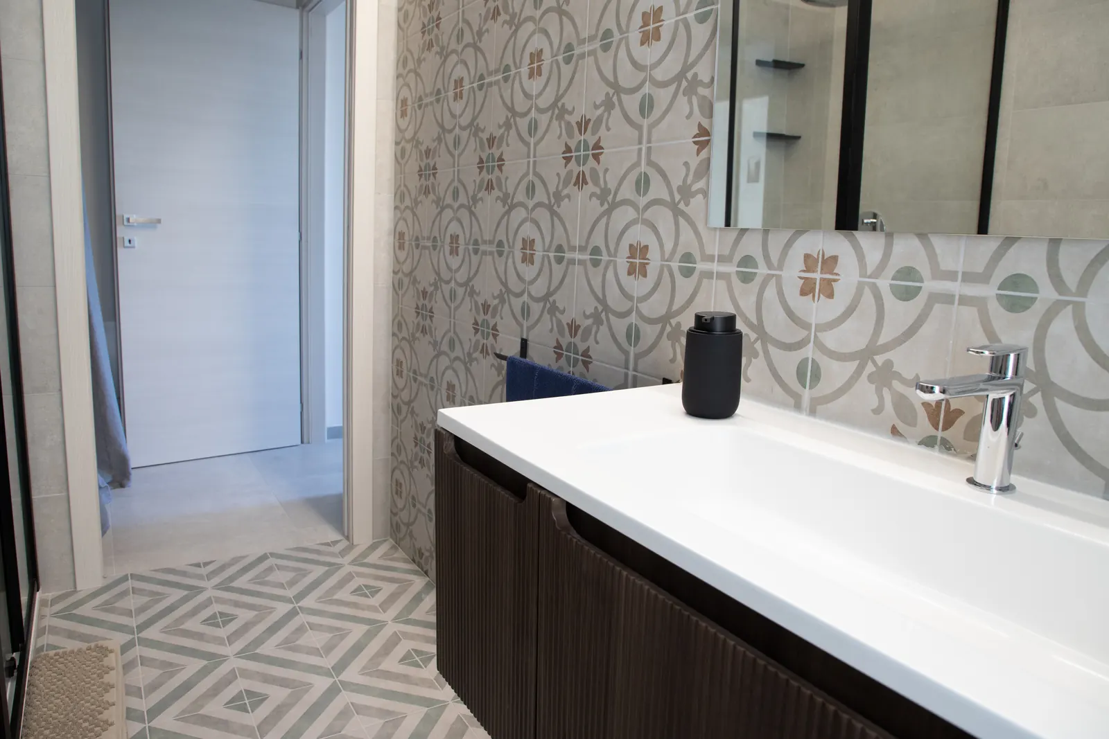 Lorca Suite — Bagno con lavabo