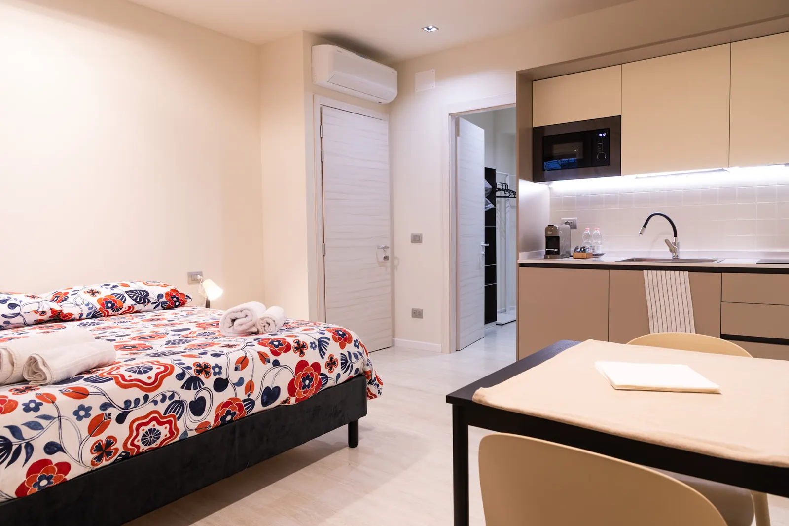 Camera e cucina, Studio Small