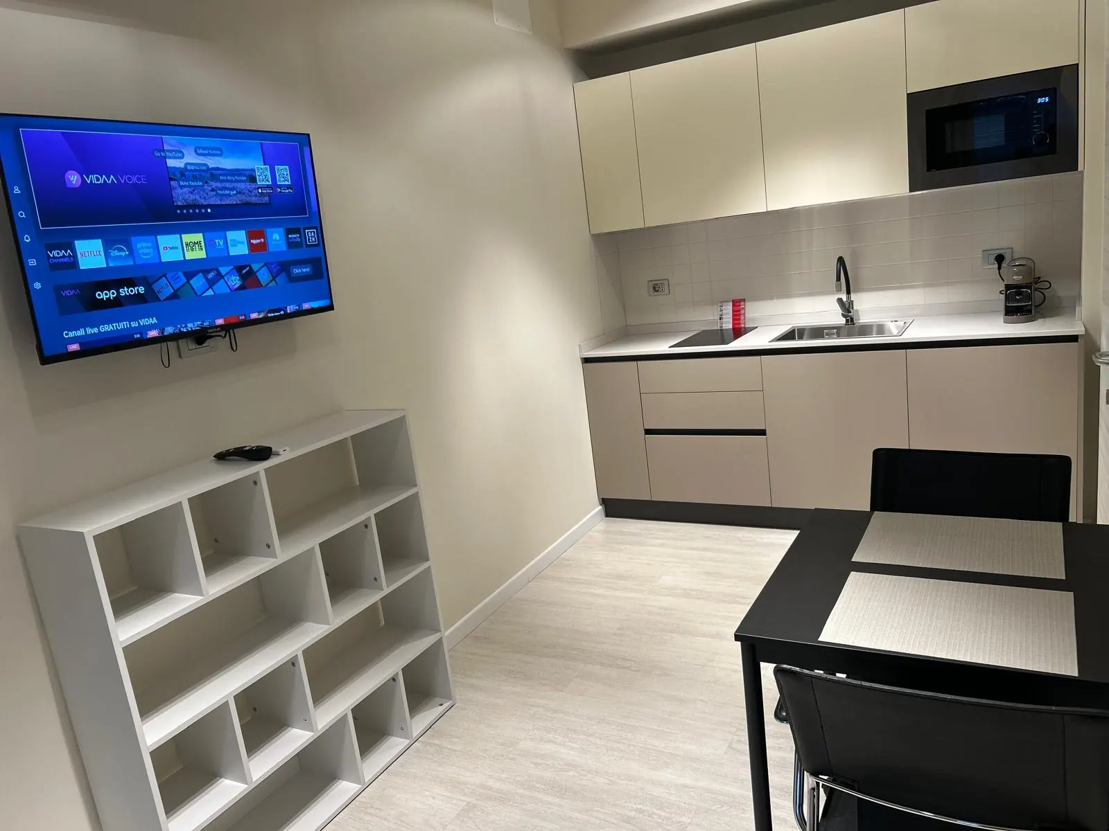 Soggiorno con TV, Minghetti Studio